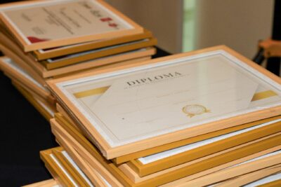 Diplômes universitaires de thérapies douces : l&rsquo;Académie de médecine demande un audit